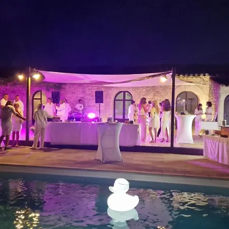 Chateau Sainte Colombe - Bed & Breakfast 3*