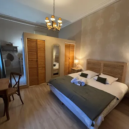 Couette-café Château Sainte Colombe 3*