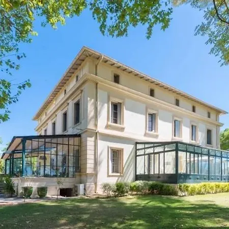 Château Sainte Colombe Saint-Geniès-des-Mourgues